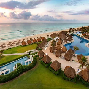 https://royal-service-by-paradisus-cancun.quintano-roohotels.com